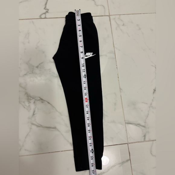 Nike Kids Gray Hoodie and 2 Black Joggers
Set Size 7/8. - Picture 11 of 16